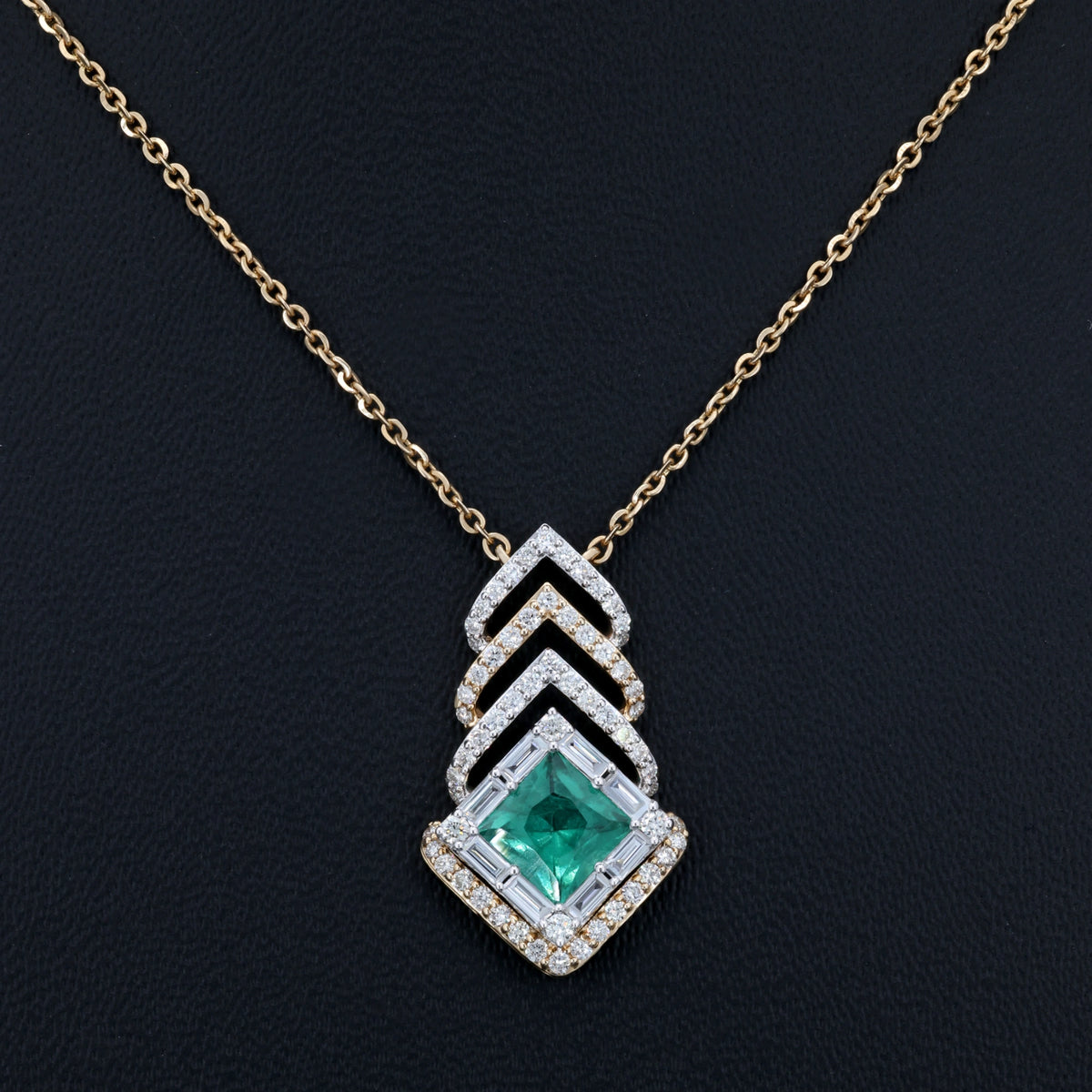 VARNORA NATURAL DIAMOND JEWELLERY PENDANT SET
