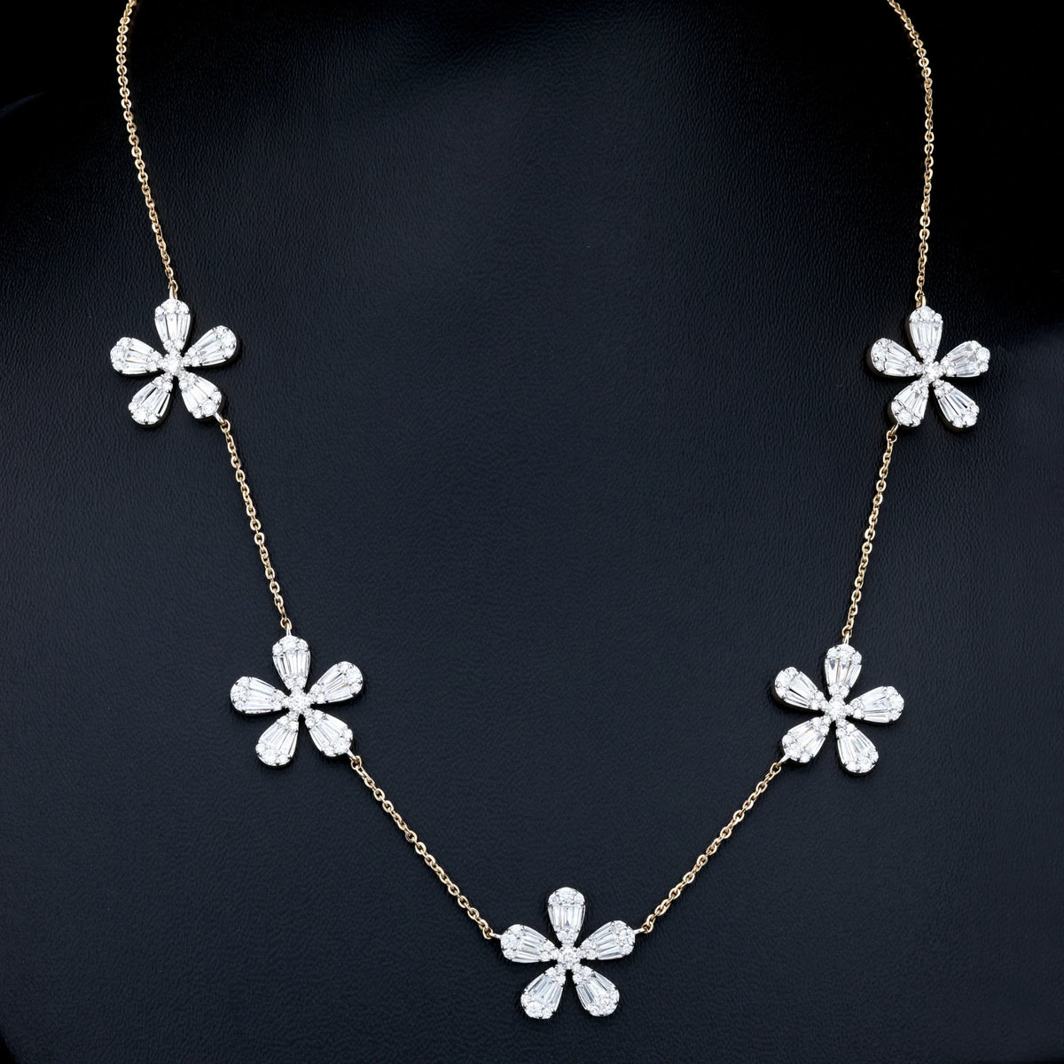 VARNORA NATURAL DIAMOND JEWELLERY PENDANT SET